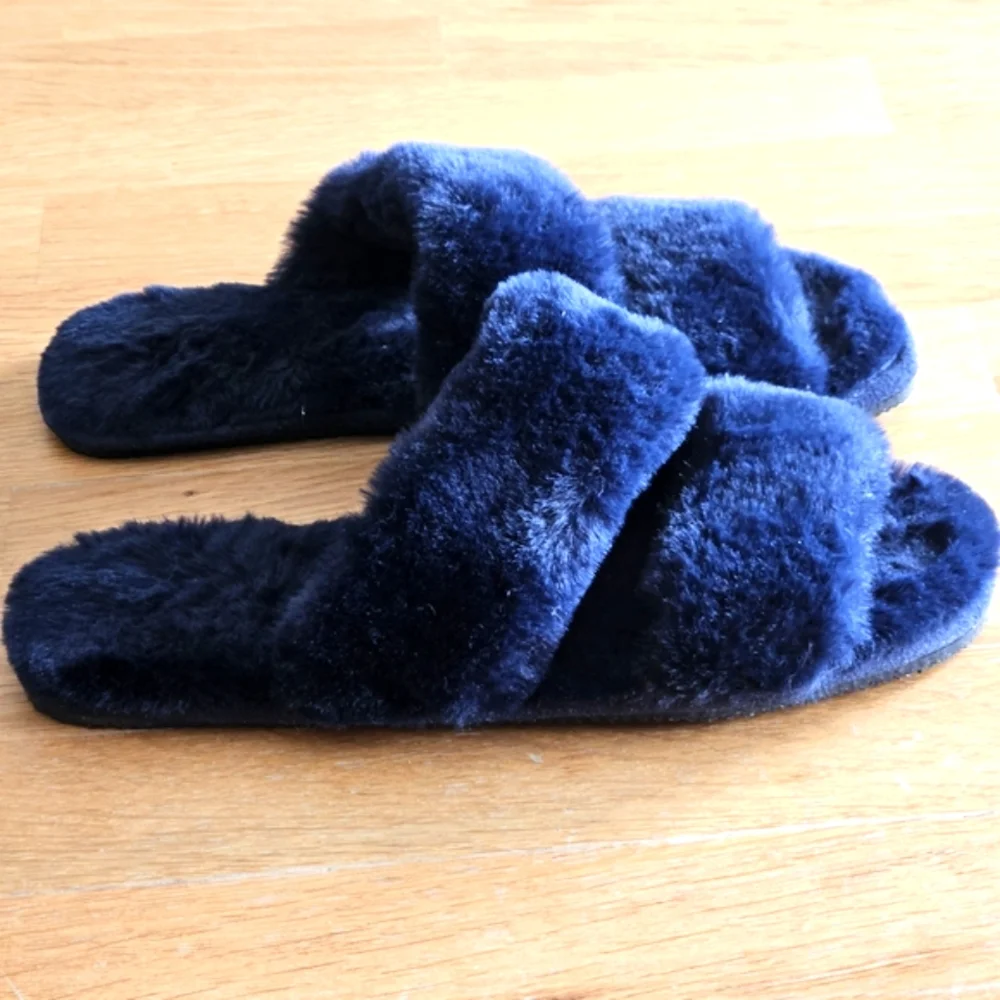 LC Lauren Conrad Blue Plush House Shoes Slippers Cozy - Size Medium - Picture 2 of 6